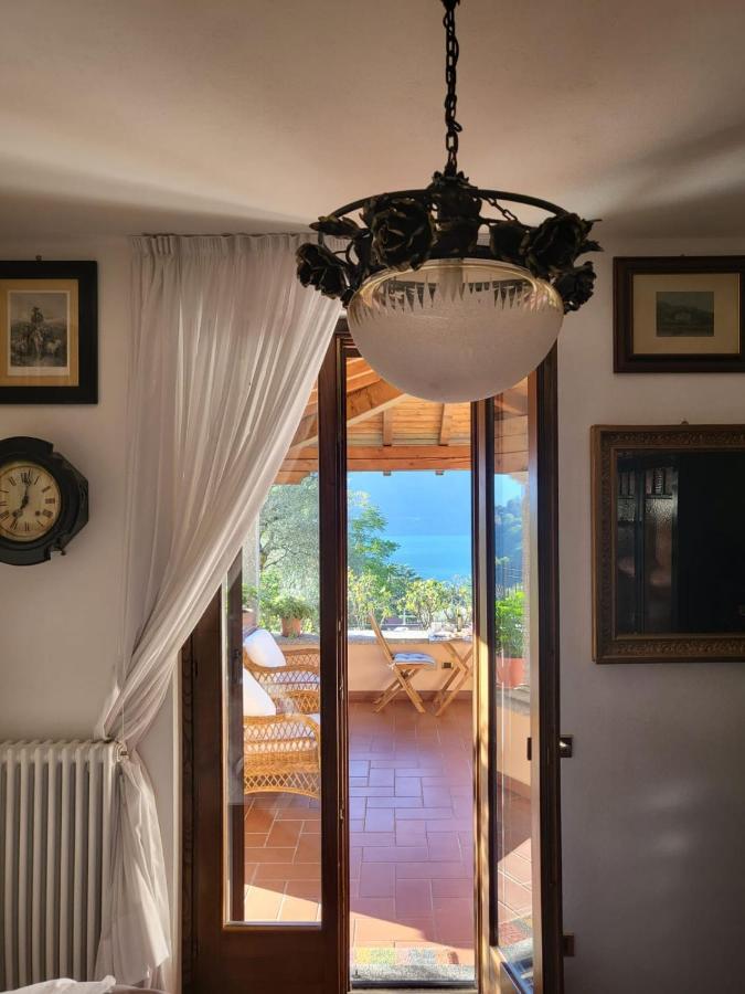 Casa Intignano - Camera Con Bagno E Portico Vista Lago Tremezzo Exterior photo