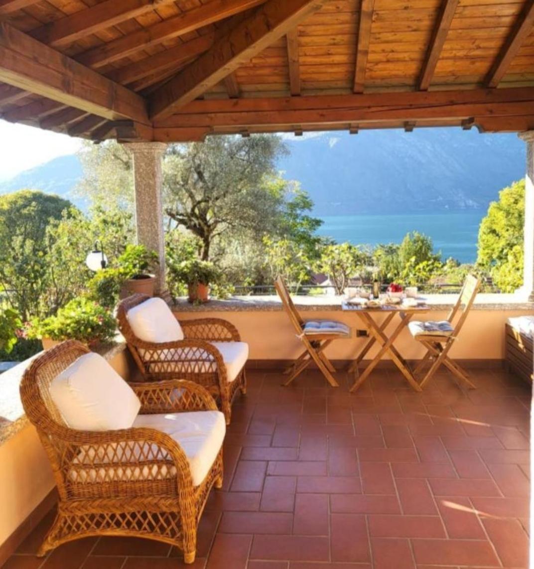 Casa Intignano - Camera Con Bagno E Portico Vista Lago Tremezzo Exterior photo